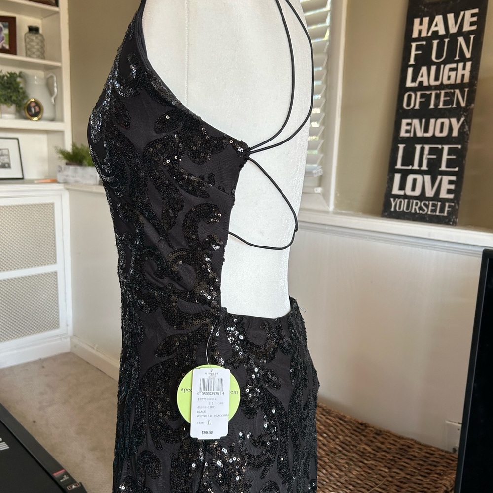 Gorgeous new with tags formal dress with sequins. - Picture 7 of 9